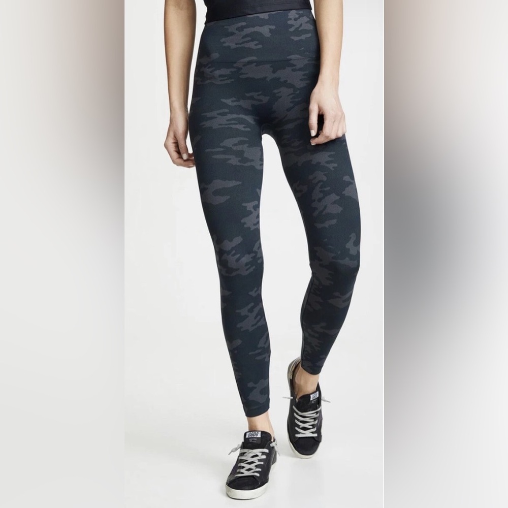 SPANX Look At Me Now Seamless Leggings Women's Size XS Black Camo